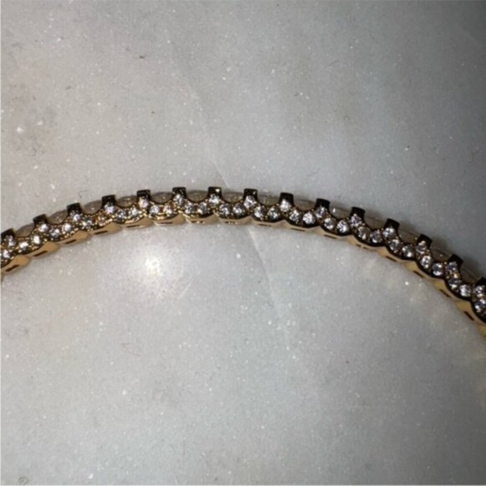 18k Tennis Bangle - Picture 3 of 10